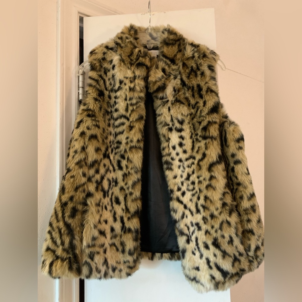 Chicos Faux Leopard Fur Vest.Size 1 Hook & Eye closure.Gorgeous clean condition
